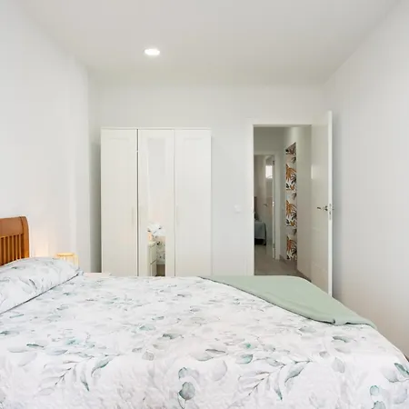 Home2book Relaxing Poolside Escape, *