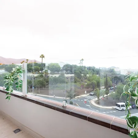 Home2book Relaxing Poolside Escape,