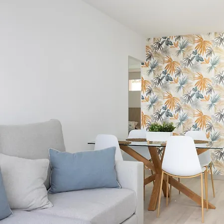 Home2book Relaxing Poolside Escape, Арона