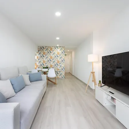 Апартаменты Home2book Relaxing Poolside Escape,