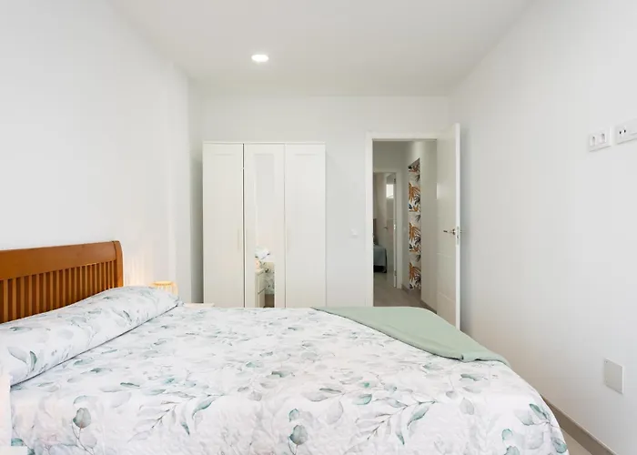 Home2book Relaxing Poolside Escape, *