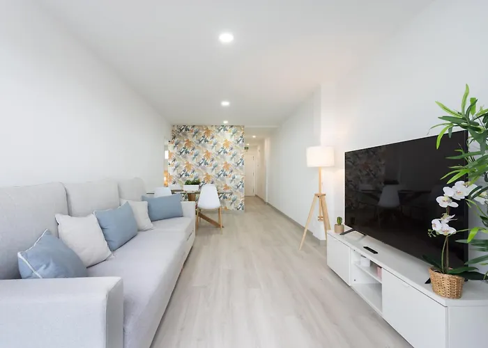 아파트 Home2book Relaxing Poolside Escape,