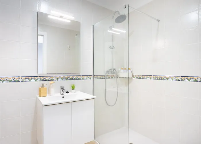 Home2book Relaxing Poolside Escape, *